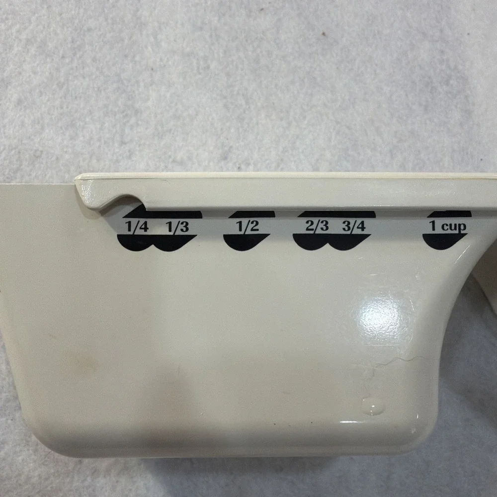 Pampered Chef Adjustable Sliding Measuring Cup White Vintage 1/4-1 Cup